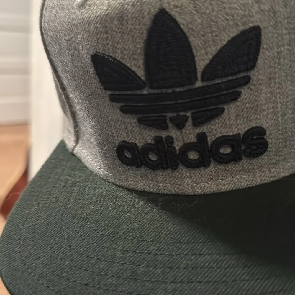 Adidas hat - Picture 5 of 6